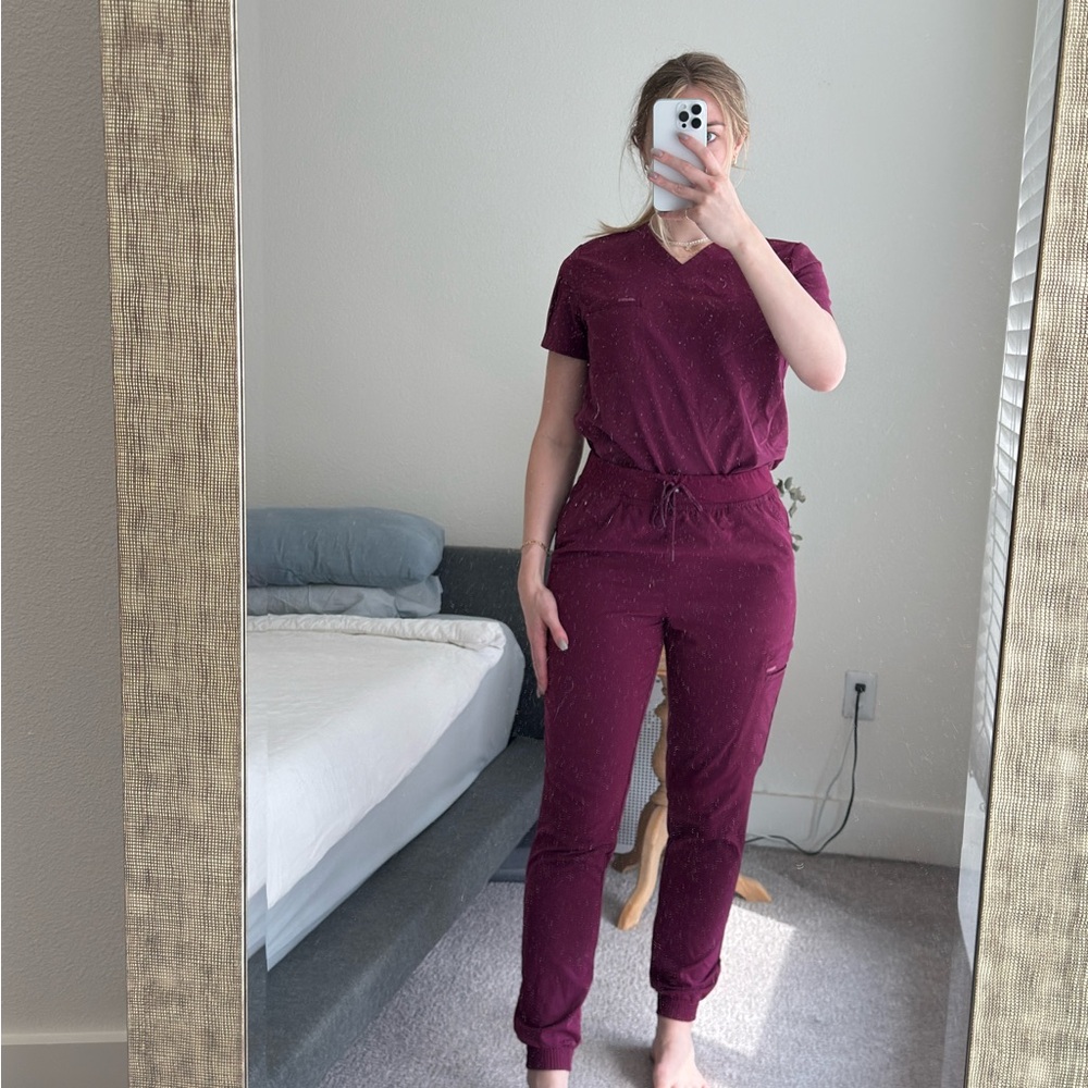 Euphoria scrubs - maroon and black set - Picture 3 of 3